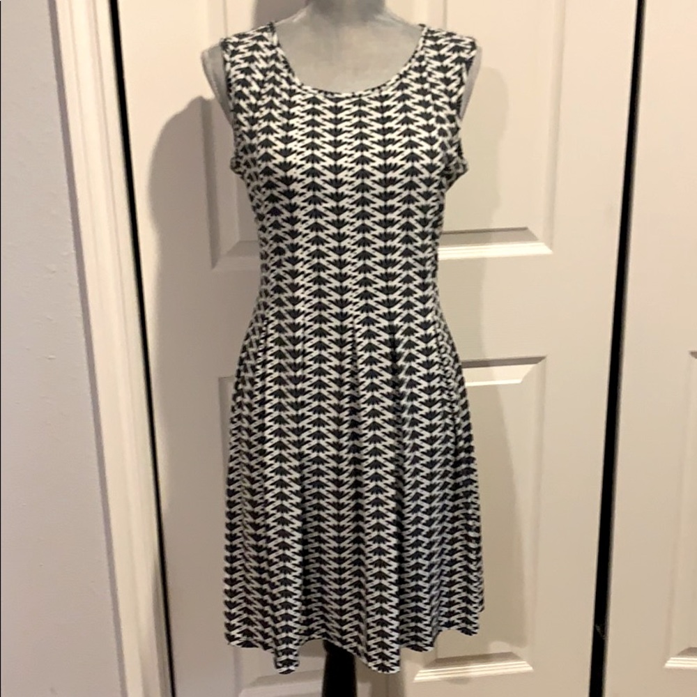 Black and white day dress by Max Studio